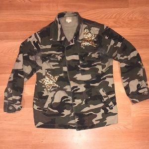 ELLISON Size: Small Camo Button Down Jacket